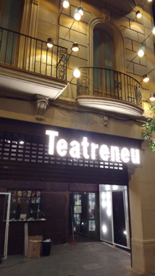 Rètol i façana encesos